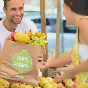 grocery-shopping-at-the-farmers-market